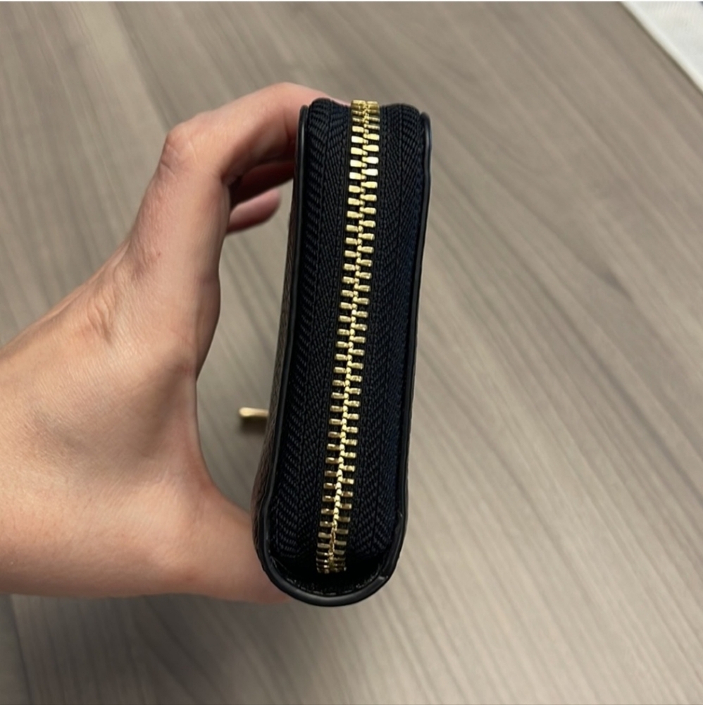 Michael Kors Zip Around Black Wallet  EUC - Picture 5 of 5